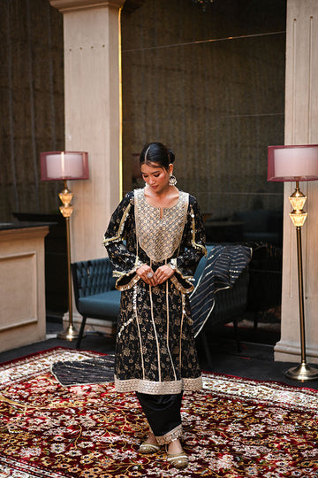 Royal Fusion Anarkali Kurta set